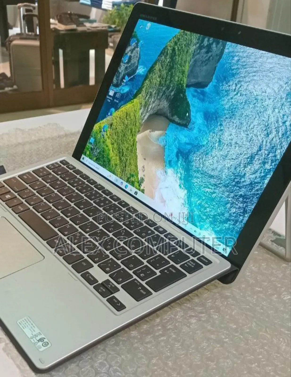 New Laptop HP X2 210 G2 8GB Intel Core I5 SSD 256GB