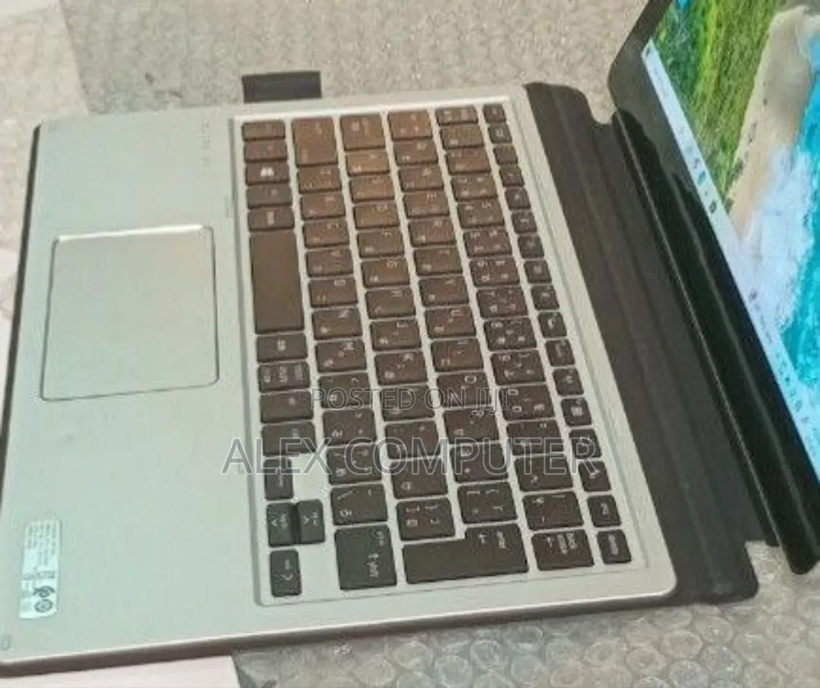 New Laptop HP X2 210 G2 8GB Intel Core I5 SSD 256GB