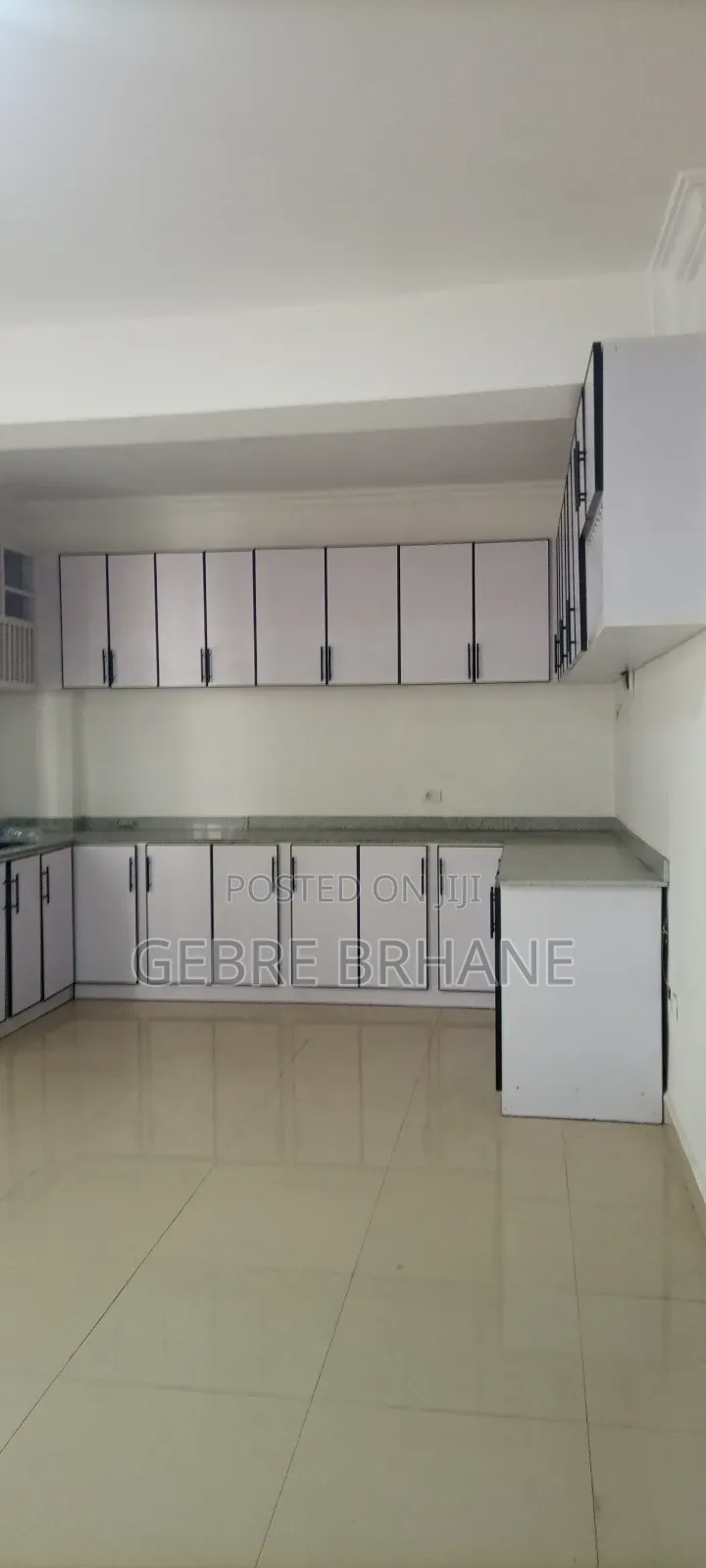 3bdrm Apartment in Apartment, Yeka for rent