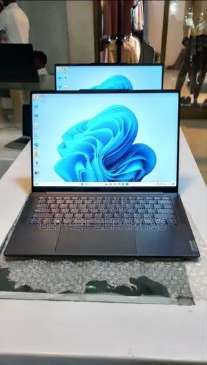 New Laptop Lenovo Yoga 330 32GB Intel Core I7 SSD 1T