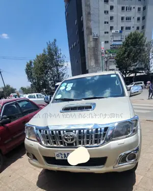 Toyota Hilux 2012 Gold