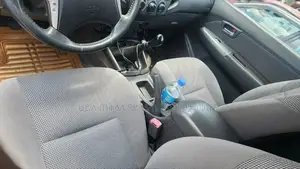 Toyota Hilux 2012 Gold