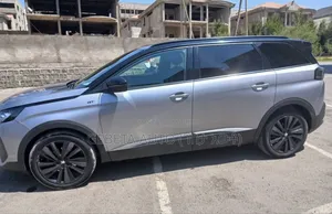 Photo - Peugeot 5008 2022 Gray