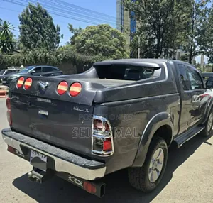 Toyota Hilux 2014 Gray
