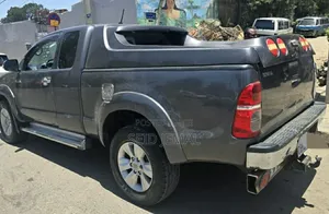 Toyota Hilux 2014 Gray