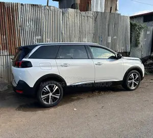Peugeot 5008 2021 White