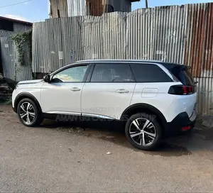 Peugeot 5008 2021 White