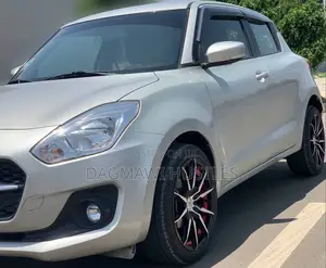 Suzuki Swift 2022 Silver