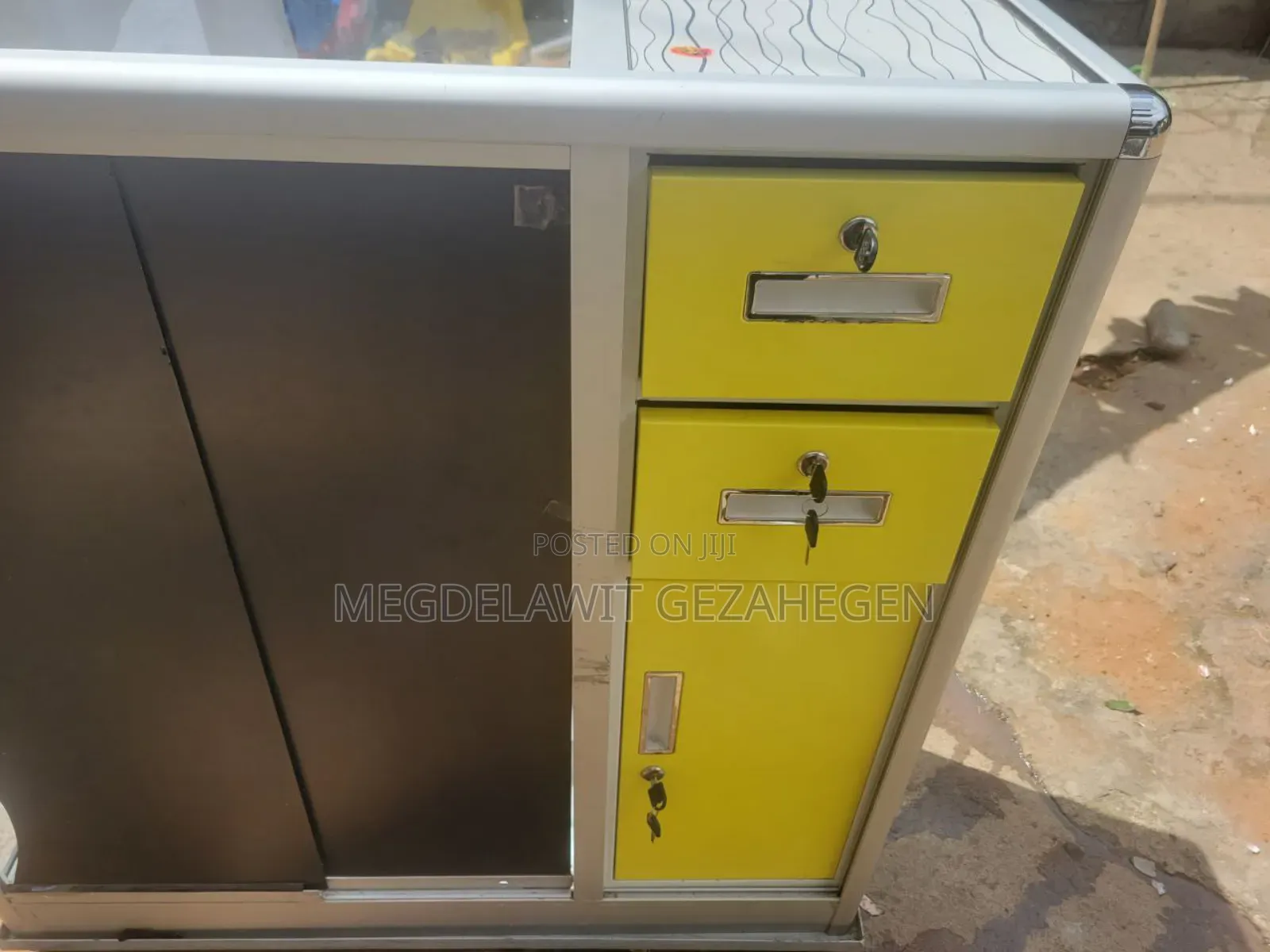 Display With Amazing Condition for Shop