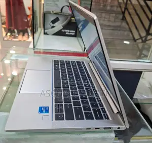 New Laptop HP EliteBook 830 G8 8GB Intel Core I5 SSD 512GB