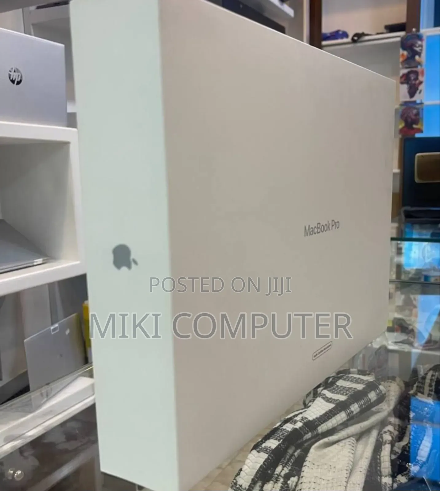 New Laptop Apple MacBook Pro 2022 M2 16GB Intel SSD 4T