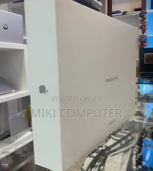 Photo - New Laptop Apple MacBook Pro 2022 M2 16GB Intel SSD 4T