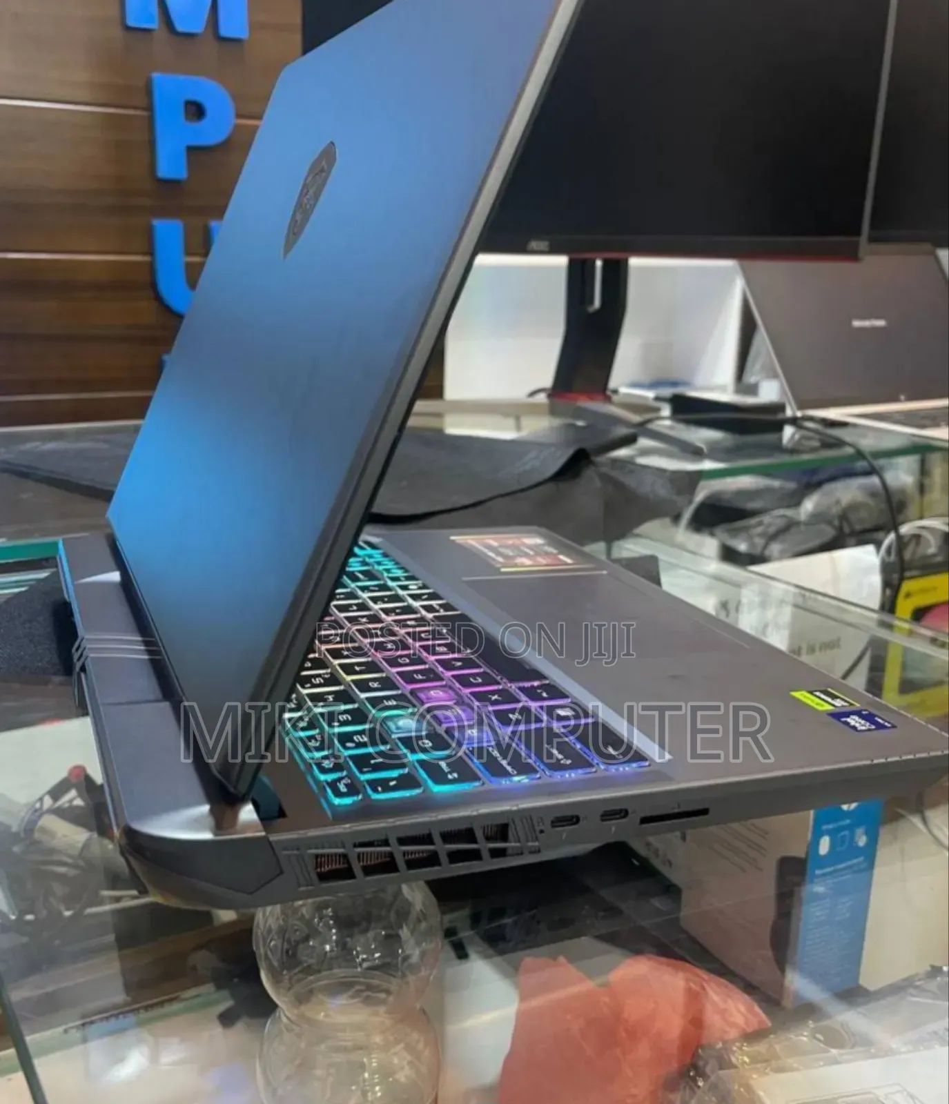 New Laptop MSI Vector 17 HX AI A2XWJG 16GB Intel Core Ultra 7 SSD 1T