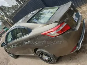 Toyota Yaris 2014 Brown