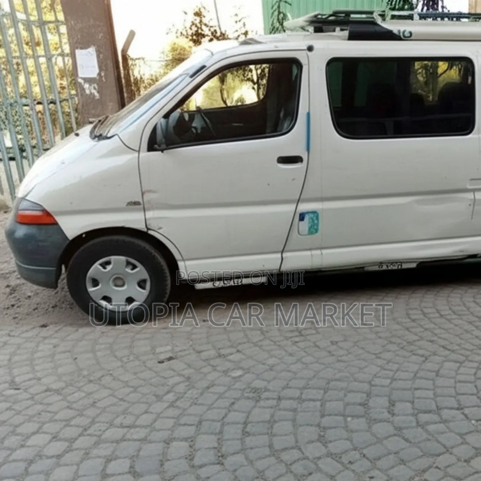 Toyota HiAce 2000 Silver