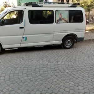 Toyota HiAce 2000 Silver