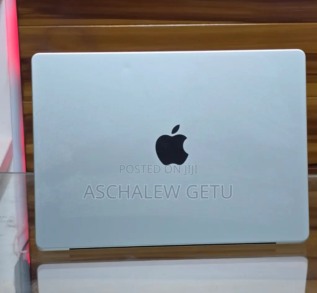 New Apple MacBook Pro 2023 M3 14-Inch 8GB Intel Core M3 SSD 512GB