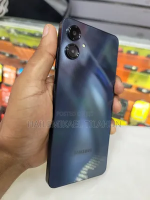 Photo - New Samsung Galaxy A06 128 GB Black