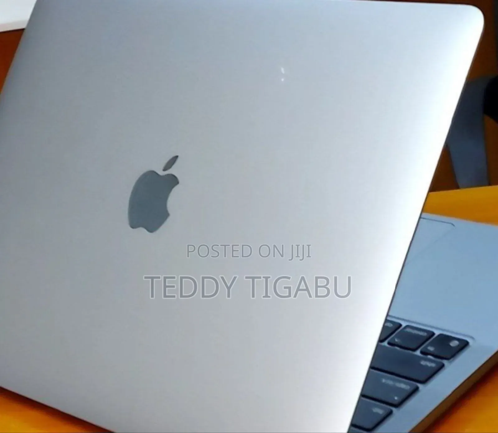 New Laptop Apple MacBook Pro 8GB Apple M2 SSD 256GB