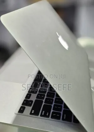 New Laptop Apple MacBook Pro 2017 8GB Intel Core I5 SSD 128GB