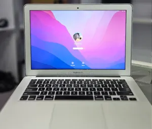 New Laptop Apple MacBook Pro 2017 8GB Intel Core I5 SSD 128GB