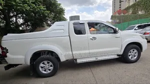Toyota Hilux 2015 Ivory