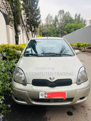 Photo - Toyota Vitz 2002 Silver