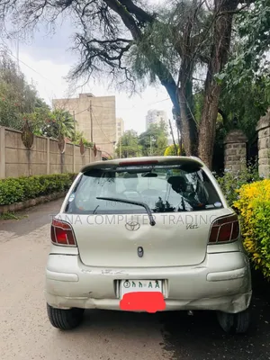 Toyota Vitz 2002 Silver