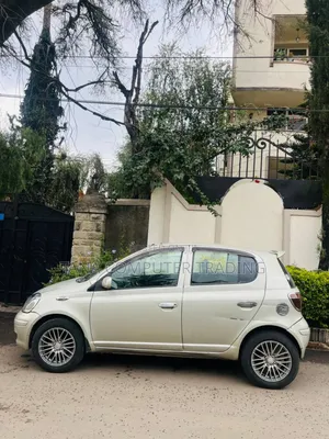 Toyota Vitz 2002 Silver