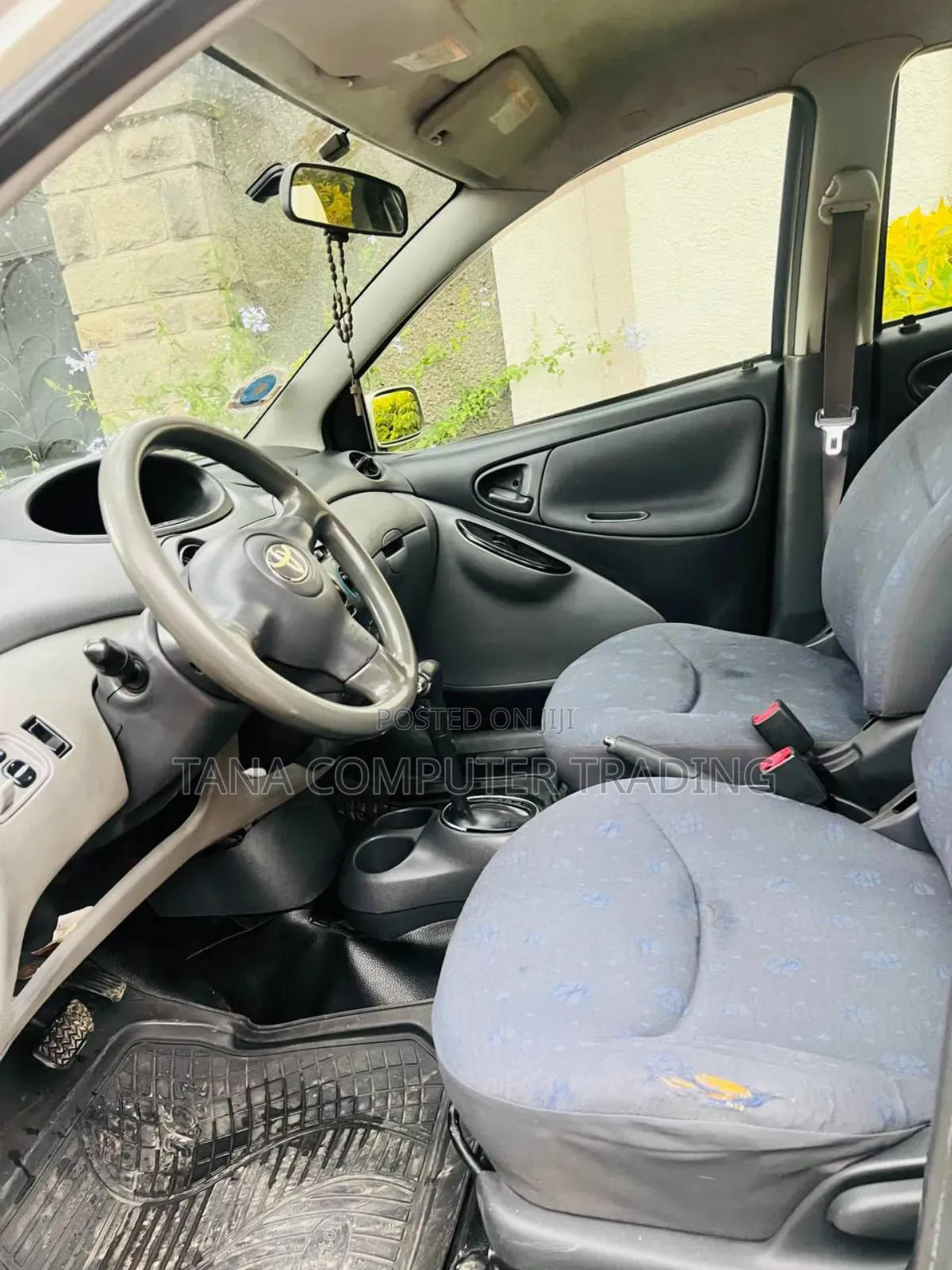 Toyota Vitz 2002 Silver