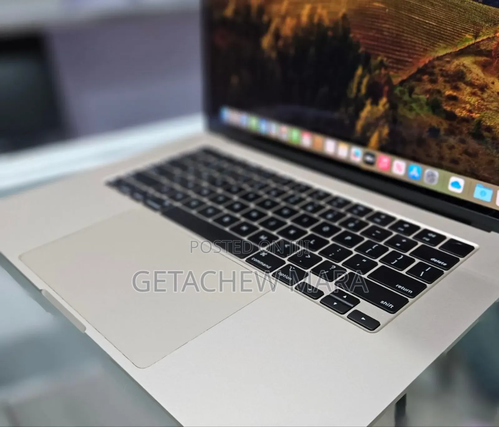 New Apple MacBook Air 2024 M3 13-Inch 8GB Intel Core I7 SSD 256GB