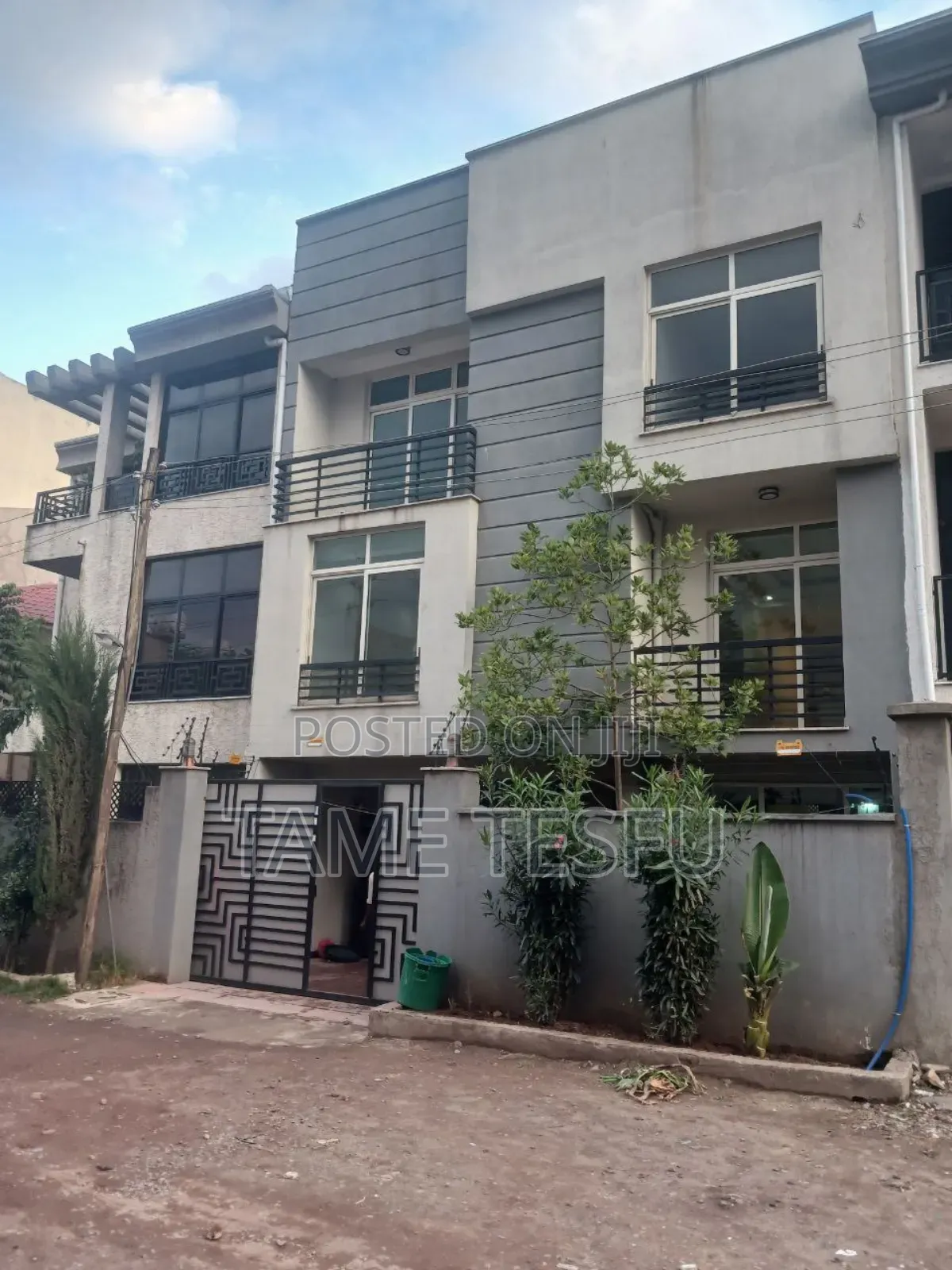 Furnished 5bdrm House in Hayat, Bole for sale