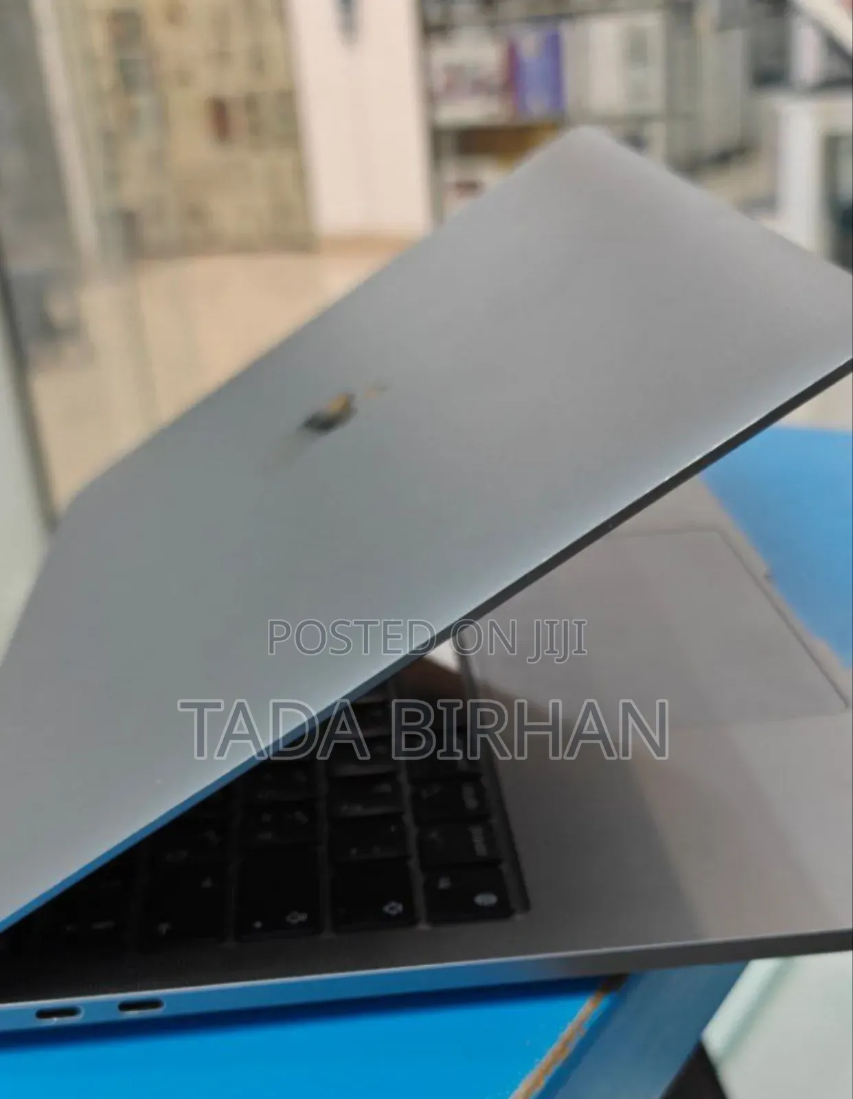 New Laptop Apple MacBook Pro 2022 M2 8GB Intel Core M2 SSD 256GB