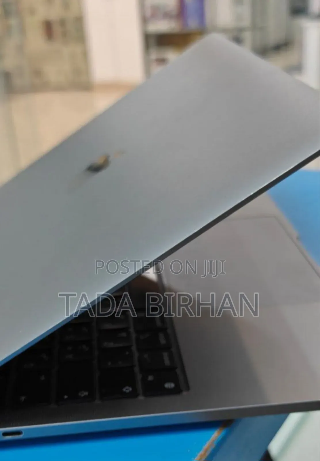 New Laptop Apple MacBook Pro 2022 M2 8GB Intel Core M2 SSD 256GB