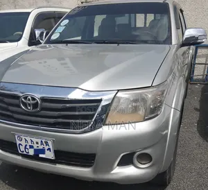 Photo - Toyota Hilux 2014 Silver