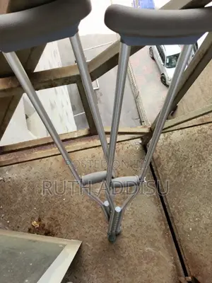 Photo - Crutches當中crutches示夠crutches森林crutches黨藥crutches較早crutches