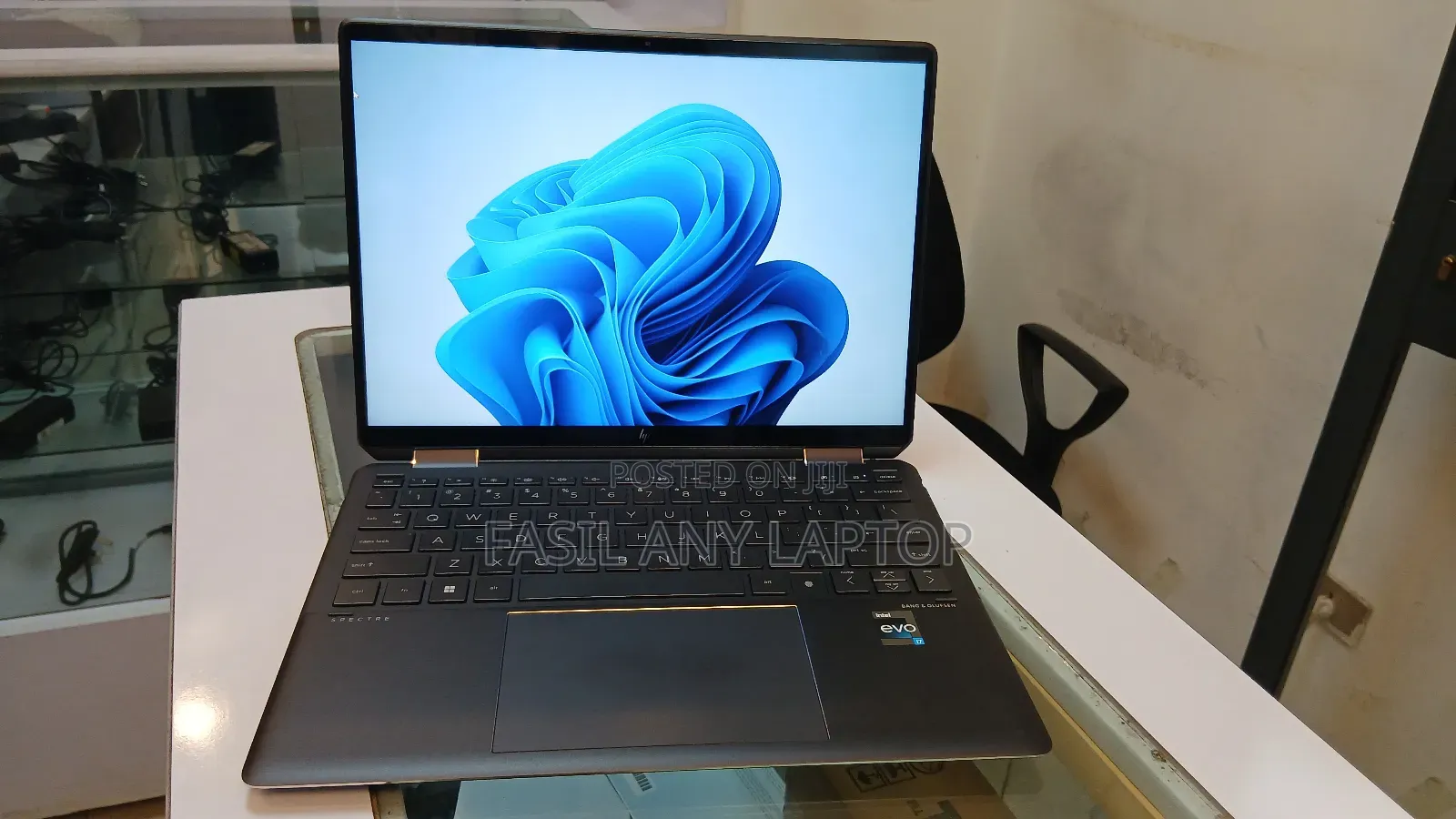 New Laptop HP Spectra 13 16GB Intel Core i7 SSD 1T