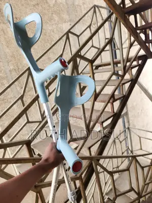 Photo - Elbow_crutches將來elbow_crutches半夜elbow_crutches起火elbow Crunch