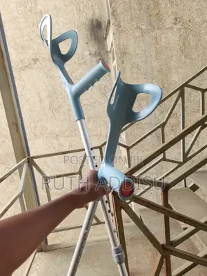 Photo - Crutches來到elbow_crutches黨團crutches愛國crutches去了elbow_crutches