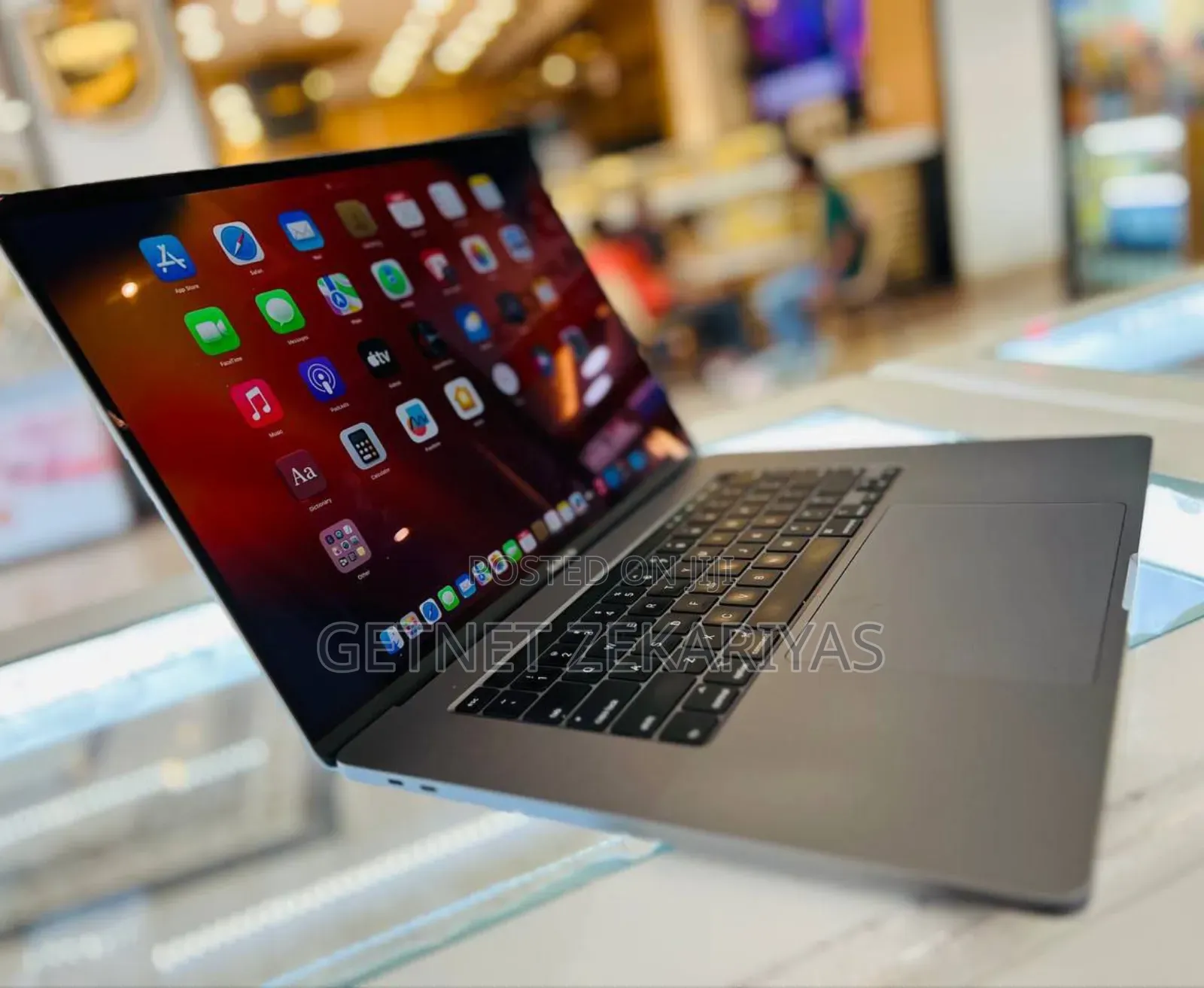 New Laptop Apple MacBook Pro 2017 16GB Intel Core I7 SSD 512GB