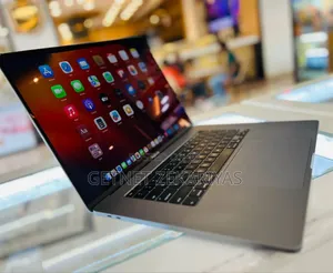 New Laptop Apple MacBook Pro 2017 16GB Intel Core I7 SSD 512GB