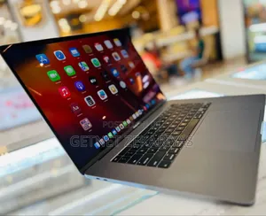 New Laptop Apple MacBook Pro 2017 16GB Intel Core I7 SSD 512GB