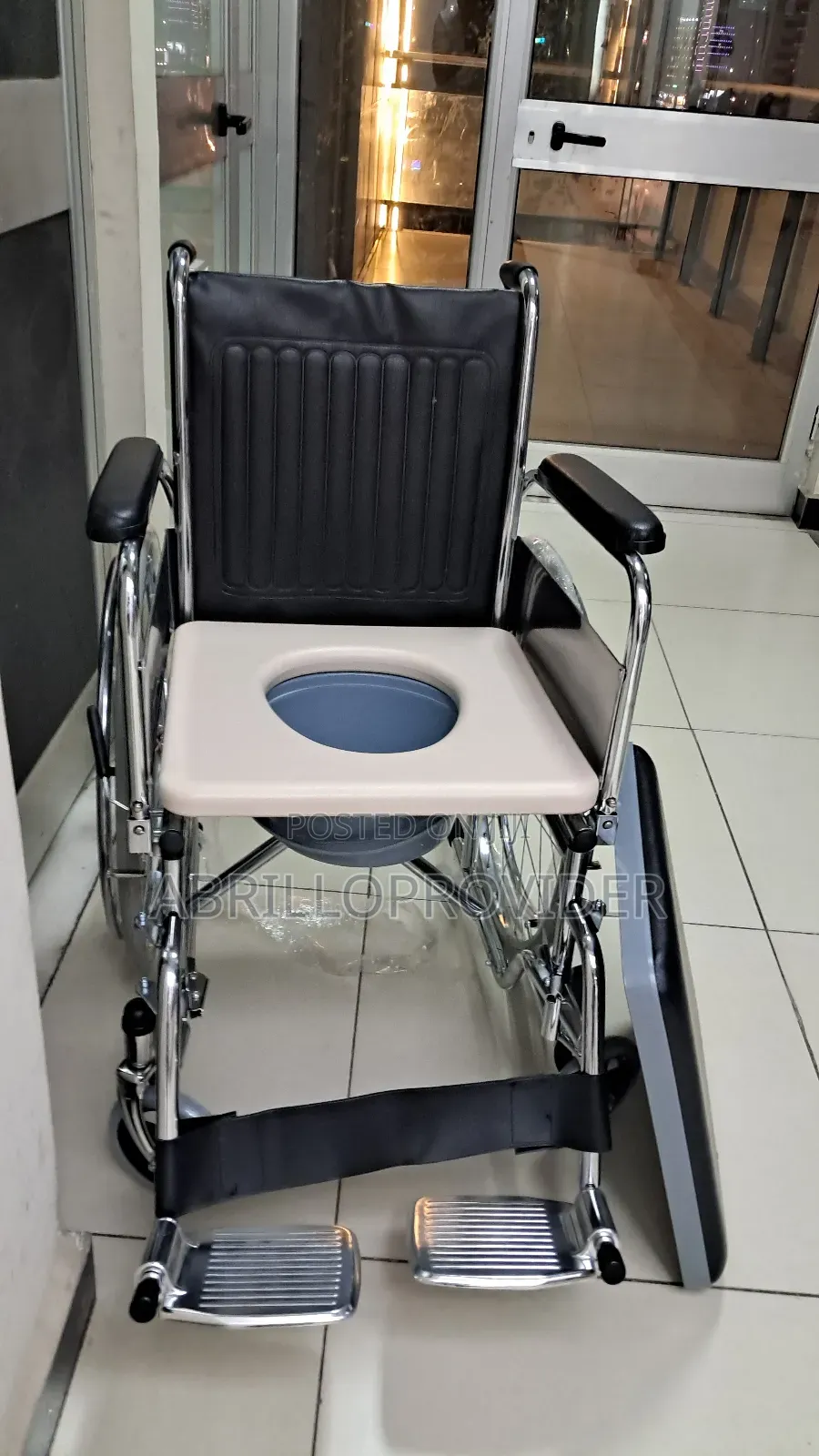 Toilet Wheelchair2wheelchair7wheelchair6wheelchair3wheelchai