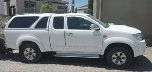 Toyota Hilux 2012 White