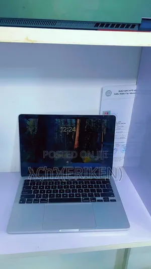 New Laptop Apple MacBook Pro 2022 M2 8GB Apple M2 SSD 512GB