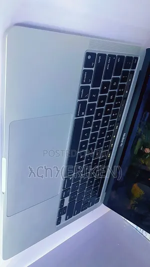 New Laptop Apple MacBook Pro 2022 M2 8GB Apple M2 SSD 512GB