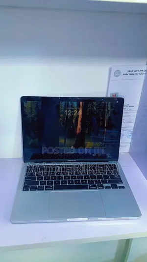 New Laptop Apple MacBook Pro 2022 M2 8GB Apple M2 SSD 512GB