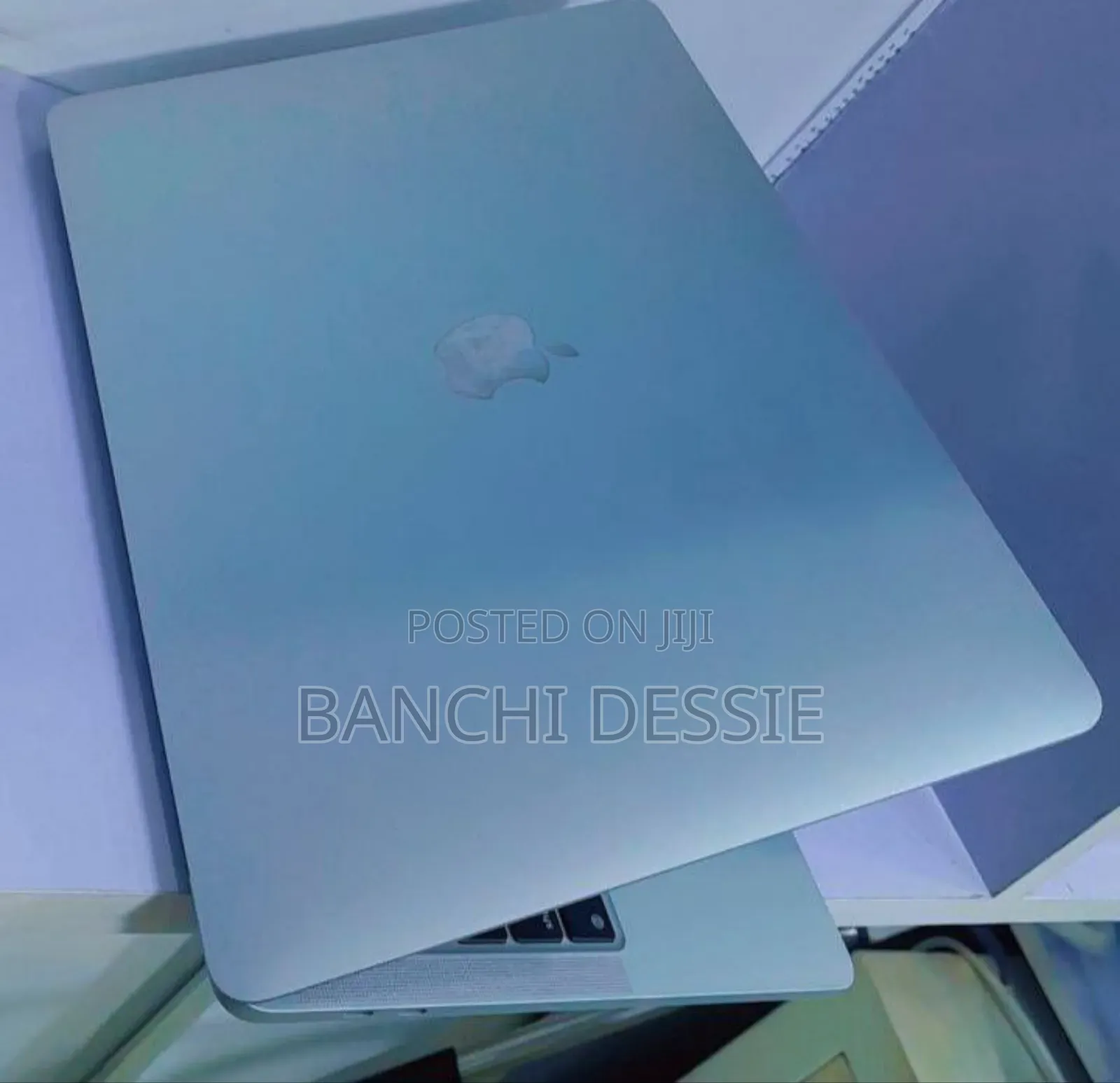 New Laptop Apple MacBook Pro 2022 M2 8GB Apple M2 SSD 512GB