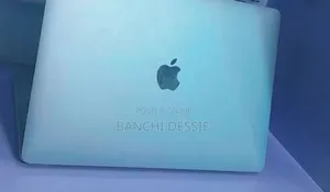 New Laptop Apple MacBook Pro 2022 M2 8GB Apple M2 SSD 512GB