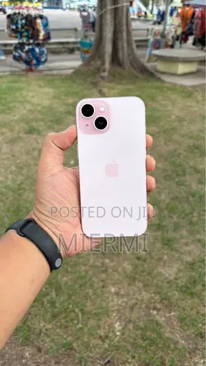 Photo - Apple iPhone 15 256 GB Pink